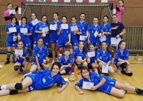 Site-ul unui consilier județean PND, cronică de meci șocantă: „Creștini vs musulmani”, într-un joc de handbal cu fete de 13 ani! CNCD s-a autosesizat