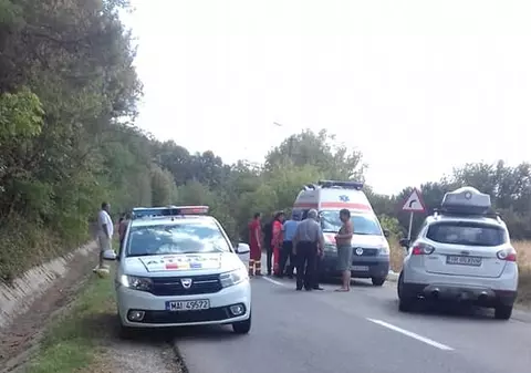 Un tânăr din Argeș s-a sinucis în fața mamei sale! S-au urcat într-o mașină de ocazie, iar el s-a aruncat din mers, în fața altui vehicul!