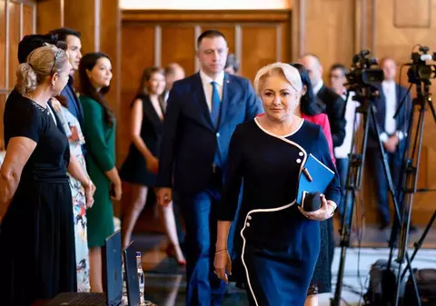 Viorica Dăncilă aşteaptă Opoziţia să vină cu moţiunea de cenzură în Parlament: "Nu cred că va trece!"