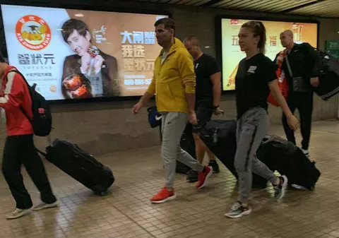 VIDEO | Simona Halep a ajuns la Beijing. Susține proiectul ”Joacă pentru Viață”
