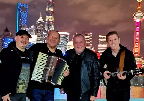 Vali Crăciunescu a dus muzica de acordeon în China. “A fost o aventură frumoasă”
