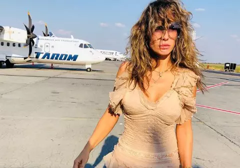 Cum a reacționat Anna Lesko la sfârșitul unei ședințe foto. Și-a dat rochia jos și a sărit topless în piscină