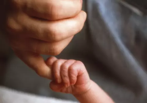 Doi bebeluşi cu COVID-19 au fost internaţi la Maternitatea Bega din Timişoara