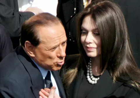 Silvio Berlusconi trebuie să primească 60 de milioane de euro de la fosta soție, Veronica Lario