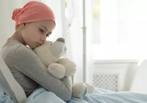 Tipuri de cancer care afectează tot mai mulți copii, adolescenți și tineri. Cum poate fi prevenită apariția bolii