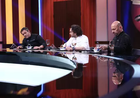Cheloo, Irinel Columbeanu, Anna Lesko și Carmen Brumă, față în față cu jurații Chefi la cuțite
