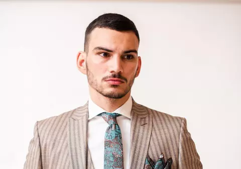 (Publicitate) Costumele de bărbați cu dungi - tendința controversată a momentului