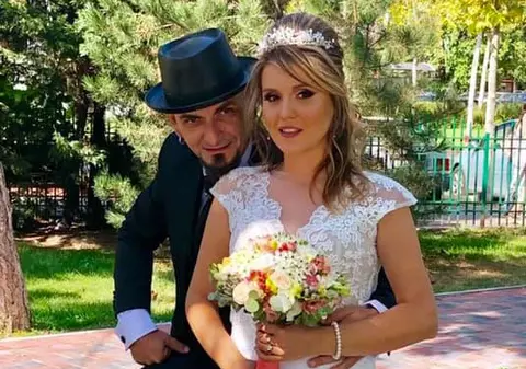 Nici când a-mbrăcat rochia de mireasă n-a lăsat chitara! Fosta Blaxy Girls Diana Ganea a cântat rock la propria nuntă