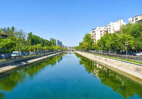 Un bărbat a fost găsit înecat în râul Dâmboviţa, în zona Izvor din Capitală