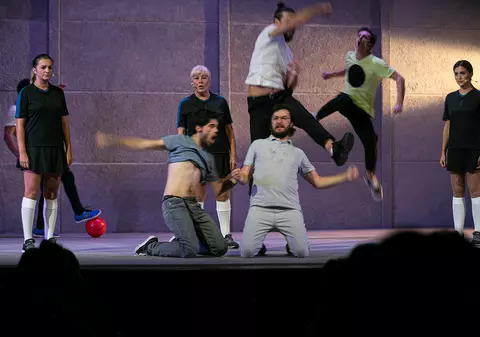 Sărăcia nu e o infracțiune, nu-i condamnați pe săraci! Trei reportaje Libertatea stau la baza unui spectacol de teatru regizat de Gianina Cărbunariu la Piatra Neamț