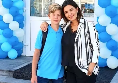 Ela Crăciun, emoții în prima zi de școală a copiilor. Fiica ei este în clasa I