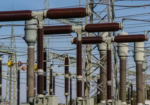 Preţul energiei atinge un nivel record. România importă din Ungaria la capacitate maximă