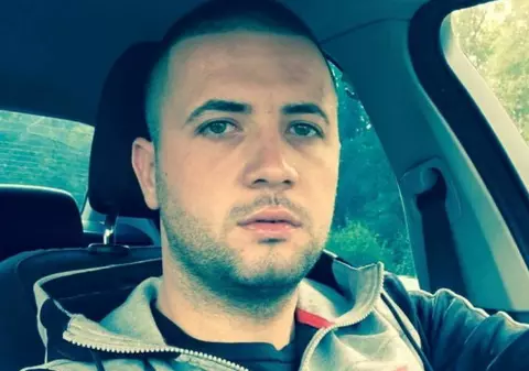 Fiul unui afacerist din Gorj în comă, după ce s-a aruncat în cap într-o piscină aproape goală