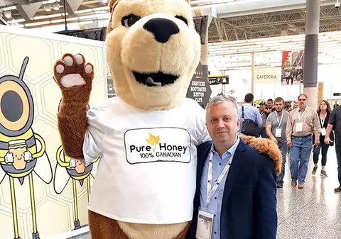 Un apicultor a inventat cioco-mierea. Producătorul din Vaslui vrea să atace piața cremelor de ciocolată