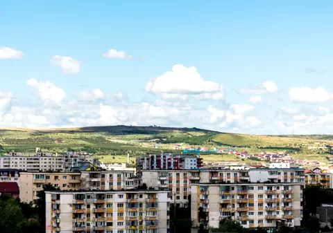 Imobiliare.ro: Revenirea studenţilor majorează chiriile în marile orașe. Chiria unei garsoniere din Cluj, cât pentru un apartament cu două camere din Constanța