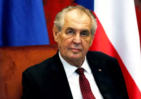 Preşedintele Cehiei vrea să anuleze recunoaşterea statului Kosovo de către ţara sa. Milos Zeman a făcut anunțul în timpul unei vizite în Serbia