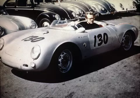 Moartea l-a transformat pe James Dean într-un legendar "Rebel fără cauză". O întâmplare stranie înaintea tragediei