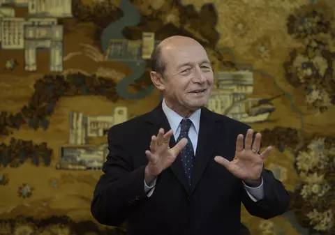 O rușine națională. Cum a ales poporul președinte un informator al Securității