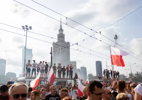 În an electoral, Polonia va crește salariul minim de două ori și anunță alte două măriri în 2024, până la 925 de euro pe lună