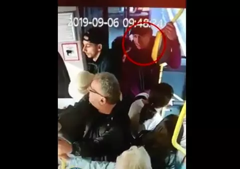 VIDEO | O femeie a rămas fără 14.000 de dolari în timp ce mergea cu autobuzul în Sibiu! Cum au acționat hoții