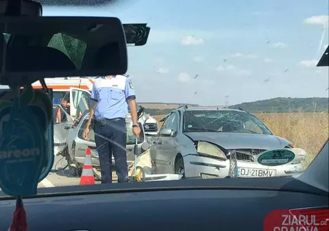 Un copil în vârstă de 5 ani a murit, iar un altul, de 12 ani, e în stare gravă, după un accident în Dolj. Mama lor e vinovată de tragedie