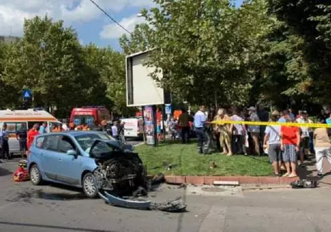 Accident grav în Capitală, pe bd. Camil Ressu. O persoană a murit și alte două au fost rănite