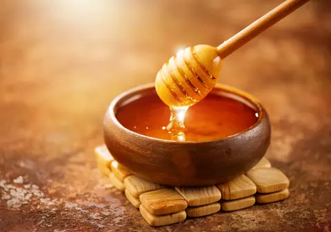Elevii primesc miere gratuit la școală. De când se aplică măsura