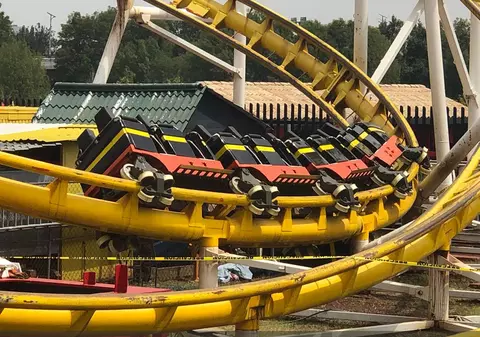 Tragedie într-un parc de distracții din Mexic. Două persoane au murit și alte două au fost rănite după ce vagonul unui roller coaster  a sărit de pe şine