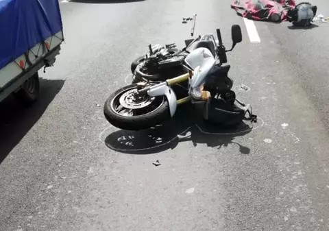 Un bătrân din Comarnic a fost omorât de un motociclist! Victima a traversat neregulamentar