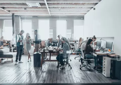 Ar putea fi românii obligaţi să muncească sâmbăta? Dan Vîlceanu, autorul ințiativei legislative: "Este un fake news PSD. Proiectul nu obligă"