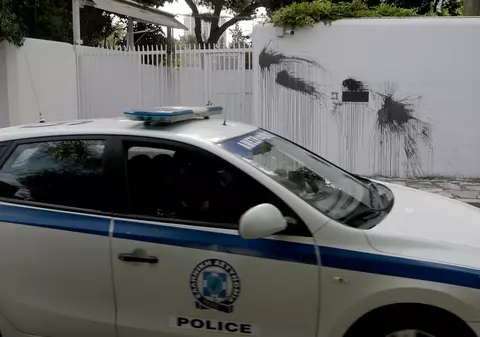 Rețea de trafic de ovare și nou-născuți, destructurată în Grecia