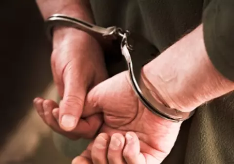 Un subofiţer de la ISU a fost prins în flagrant când lua mită! Banii erau primiţi pentru a ascunde nereguli grave