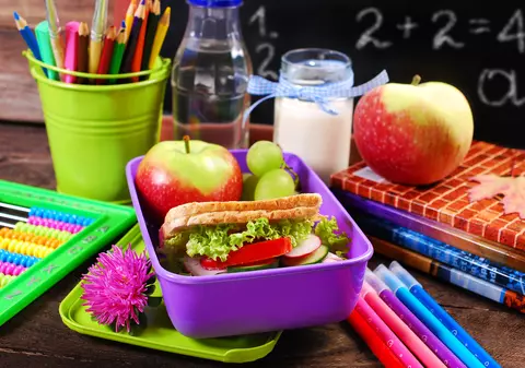 (Publicitate) Septembrie nu trebuie să se rezume doar la noi rechizite! Gândește-te și la alimentația copilului tău și profită de această campanie back to school