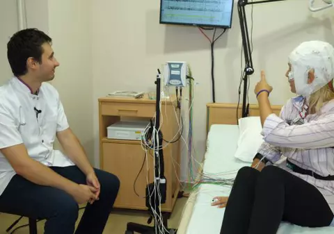 Inteligența artificială, tratamentul viitorului pentru afecțiuni ca durerea cronică, alcoolismul sau boala Parkinson