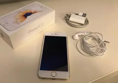 A vrut să cumpere un telefon pentru fata ei, dar când a deschis cutia a rămas interzisă. Ce „țeapă” a primit o femeie. A anunțat imediat poliția