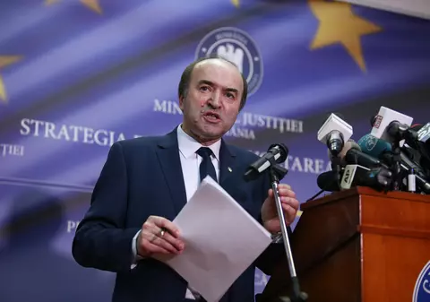 Doi au spus că e plagiat, unul că nu. Universitatea „Al. I. Cuza” din Iași a dat verdictul: Codruț Olaru nu a plagiat! Doctoratul a fost coordonat de Tudorel Toader