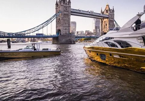 Un iaht de lux a fost poleit cu aur. Vasul de 20 de milioane de dolari, transformat pentru Săptămâna Modei de la Londra