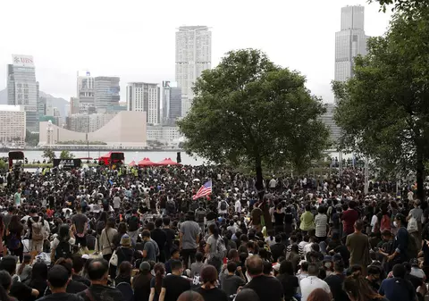 După luni de proteste la Hong Kong, legea care a scos în stradă peste un milion de oameni a fost retrasă
