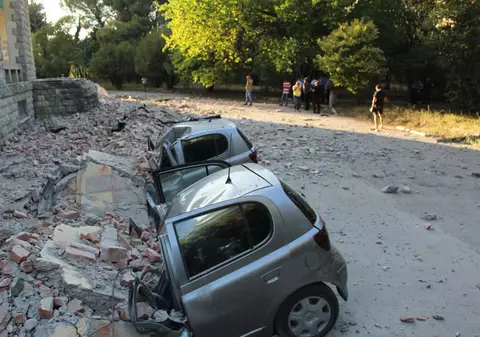 Albania, lovită de cel mai puternic cutremur din ultimii 30 de ani. Peste 100 de oameni au fost răniți