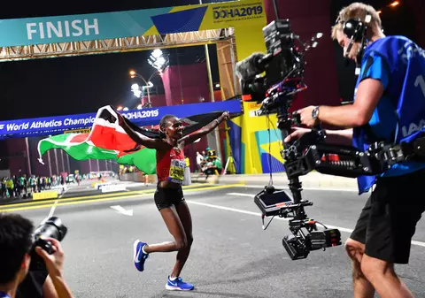 Kenyana Ruth Chepngetich a câștigat proba de maraton de la Campionatul Mondial de atletism de Doha. Cursa s-a desfășurat la miezul nopții, la 33 de grade Celsius