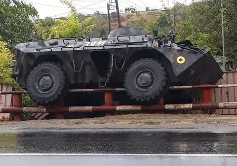 Transportor blindat al Armatei, implicat într-un accident. Un militar a fost rănit