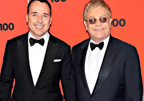 Elton John a urmat cu succes un tratament pentru cancer de prostată. Vedetele de la Holywood, în lupta cu boala nemiloasă