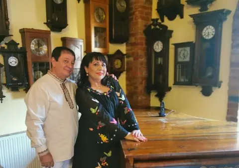 Cântăreții din trupa Alesis, Romeo și Alina Negoiasa, s-au mutat la Câmpina, cu tot cu studioul de înregistrări