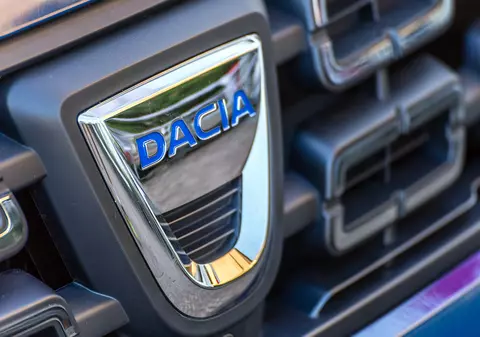 O Dacia 1300, veche de 45 de ani, transformată în mașină de lux de un adolescent de 18 ani