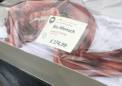 Campanie șocantă: „carne de om-bio”, scoasă la vânzare cu 2,99 euro/kg. Scopul din spatele afișului