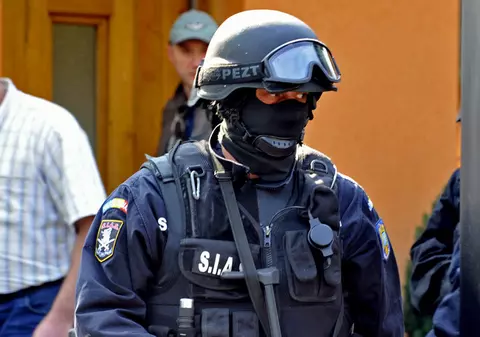 Un bărbat care a anunțat că e sechestrat și era căutat de 150 de polițiști se ascundea ca să nu plătească o datorie