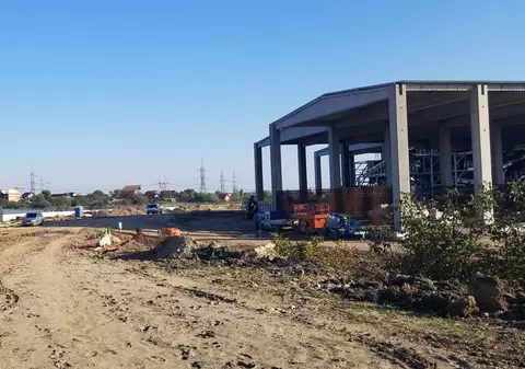 Primăria Sectorului 3 ridică o stație de sortare a gunoaielor la 100 de metri de casele oamenilor din Cățelu!