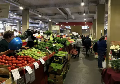 Închiderea piețelor stârnește nemulțumiri: „Nu văd care este diferența între o piață închisă și un supermarket”