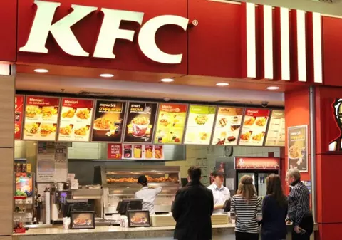KFC a schimbat meniul după ce Protecția Consumatorilor le-a găsit bacterii în mașinile de gheață
