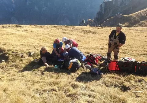 Accident cu parapanta la Crucea Caraiman. Temerarul s-a ales cu piciorul rupt / VIDEO